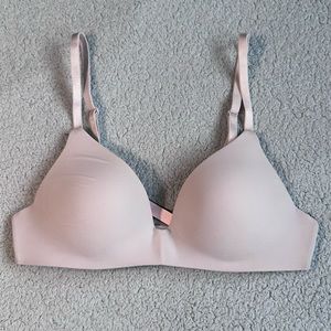 Victoria’s Secret T-Shirt Lightly Lined Wireless Bra Size 32B